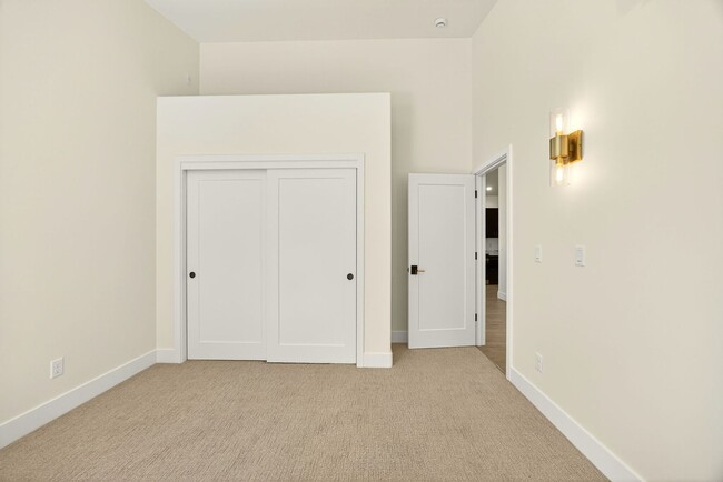 Building Photo - Newly Built Ashland Gem with Fireplace & S...