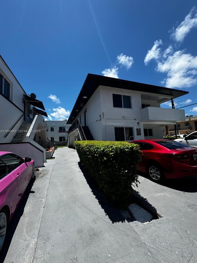 Building Photo - 602 SW 13th Ave