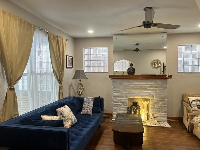 Building Photo - 248 Mansion St