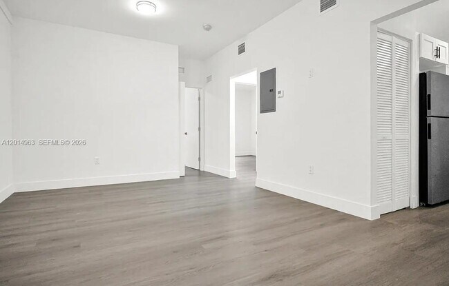 Building Photo - 638 SW 21st Ave