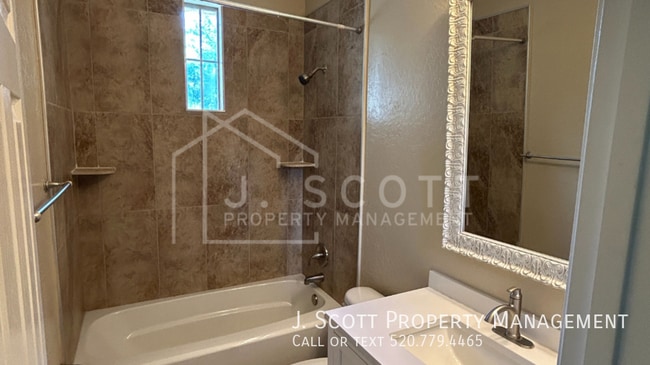 Building Photo - 4266 E Lexington Ave