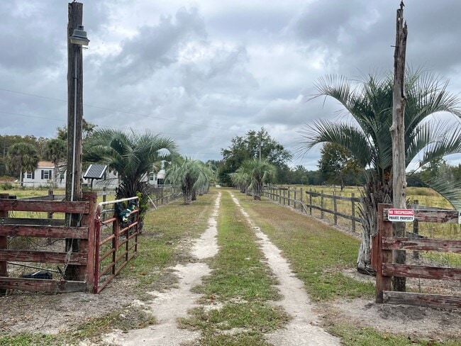 Building Photo - Spacious 4-Bedroom, 2-Bath Manufactured Home for Rent in Mayo, FL – 2350 Sq Ft