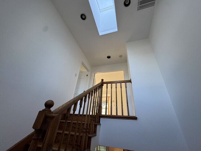 Building Photo - 1450 Meadow Ln