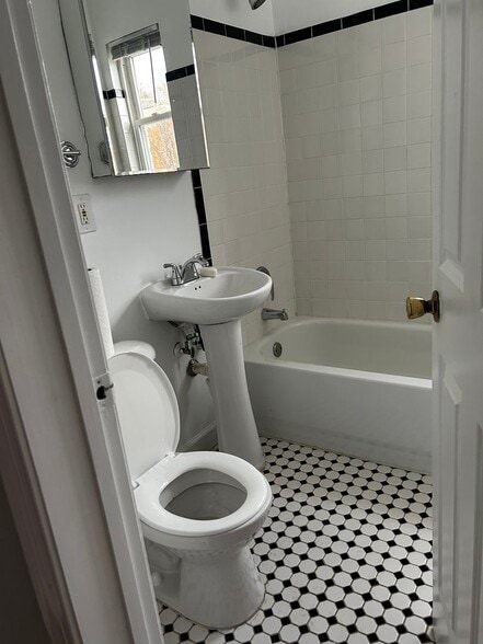 Building Photo - 713 Brandywine St SE