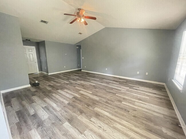 Building Photo - 192 Mary Ln