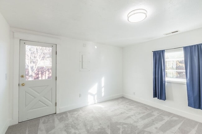 Building Photo - Heart of Eagle 4 Bed 2 Bath Home