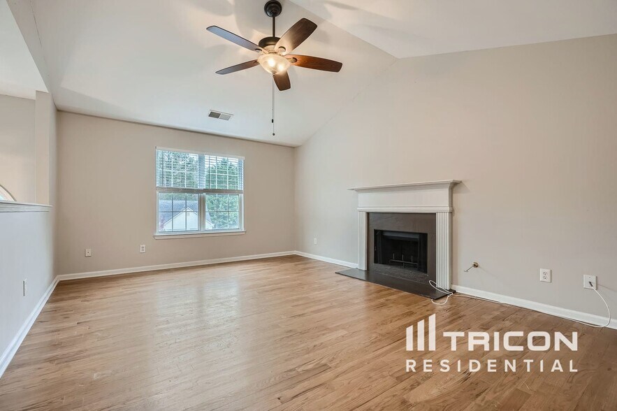 Building Photo - 3160 Brookfield Dr SW