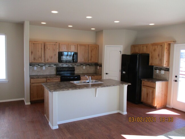 Building Photo - 4 Bed, 2.5 Bath - 2 Story Home in Windsor'...