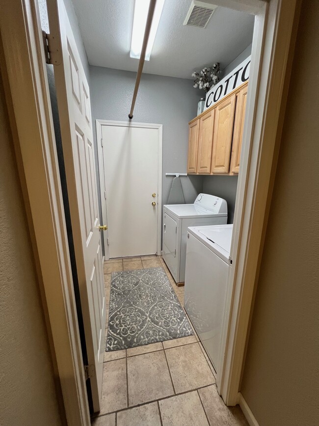 Laundry Room - 813 Kells Cir