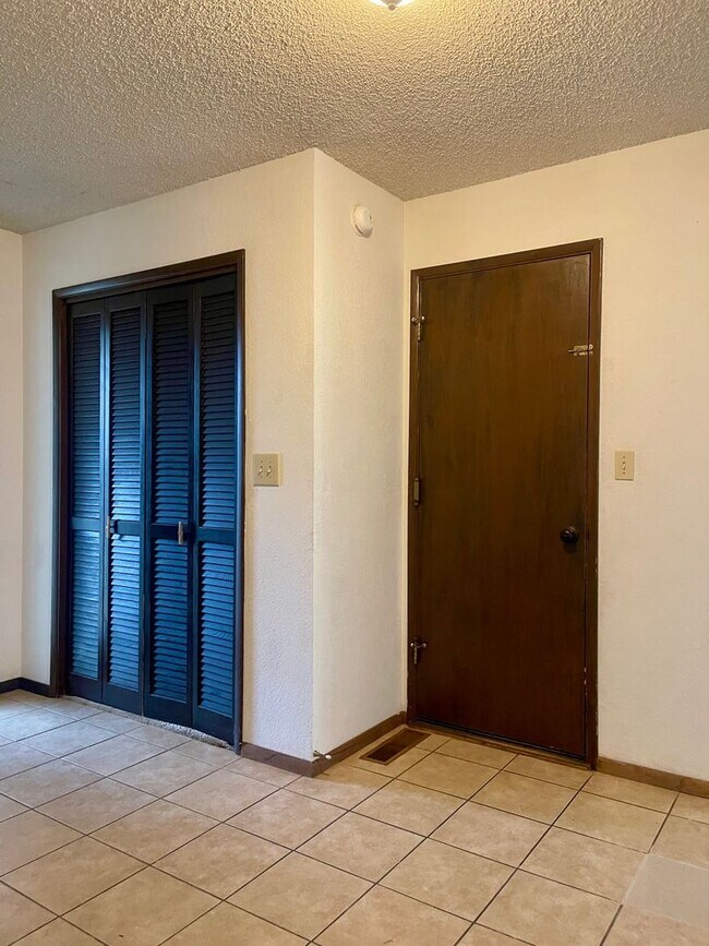 Building Photo - CHARMING 3 BED 2 BATH HOUSE WITH NEW HVAC, ROOF & LARGE FENCED BACKYARD