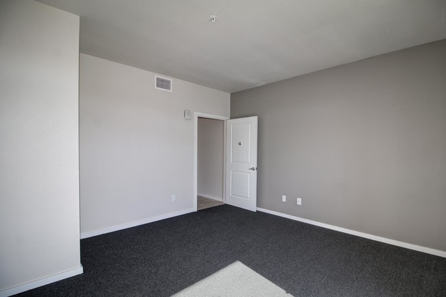 Building Photo - 6601 Folsom Blvd