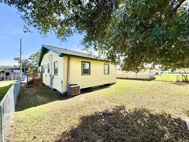 Building Photo - 5506 Staley Dr