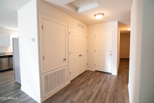 Building Photo - 1675 E Judi St