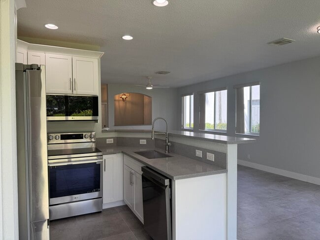 Building Photo - 3251 Laurel Ridge Cir