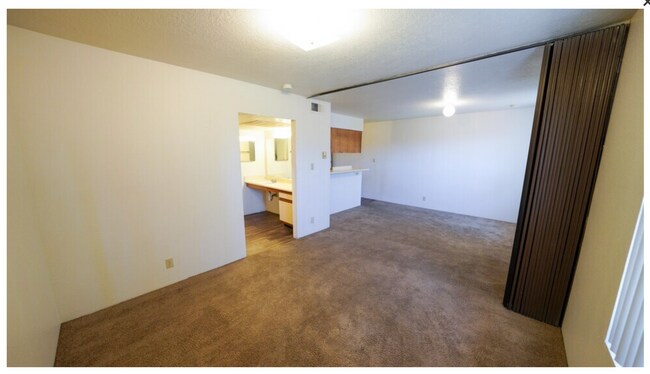Building Photo - BRANDYWOOD PARK!!! FREE UTILITIES!! GREAT ...