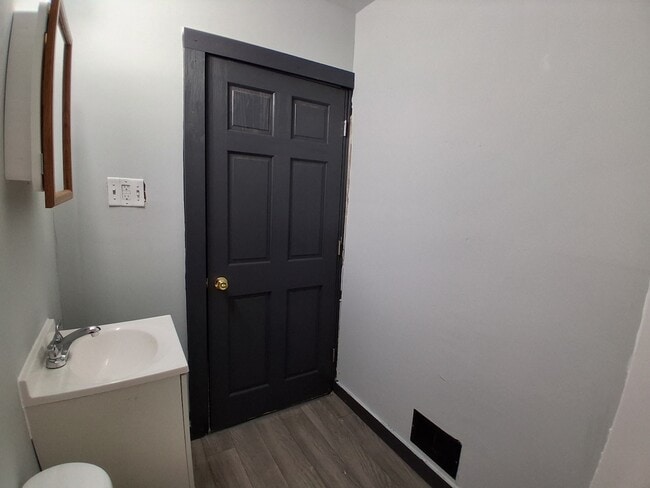 Building Photo - 1497 Fairchild-E