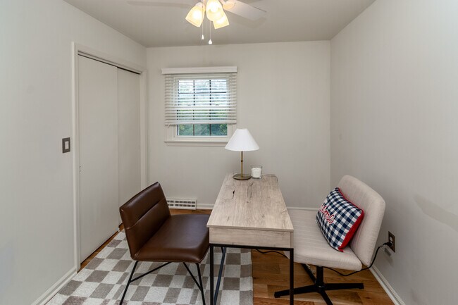 Building Photo - 230 Jacobs Creek Rd