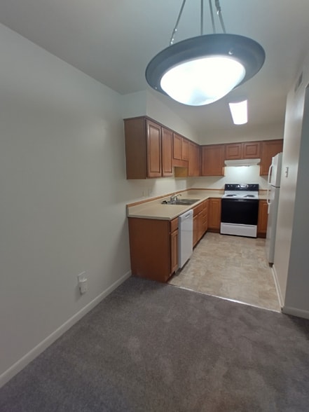 Building Photo - 600 Reusens Rd