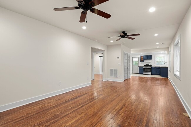 Building Photo - Beautifully Renovated Cottage - Great Nort...