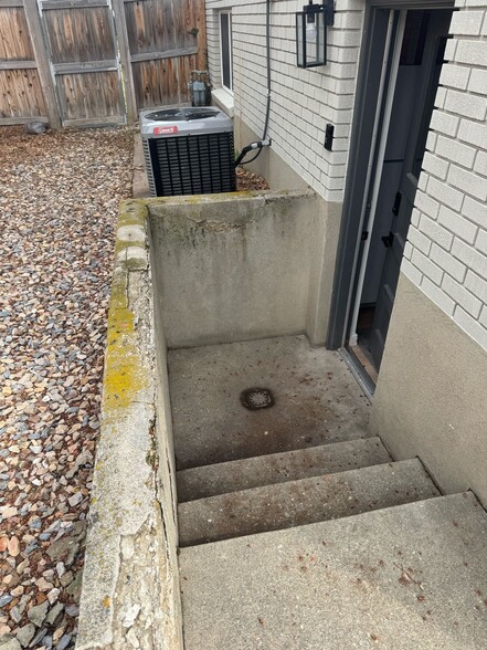 Entrance - 922 E 400 N