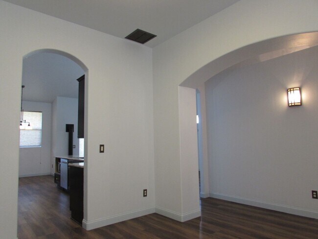 Building Photo - 2096 Two Wood Dr