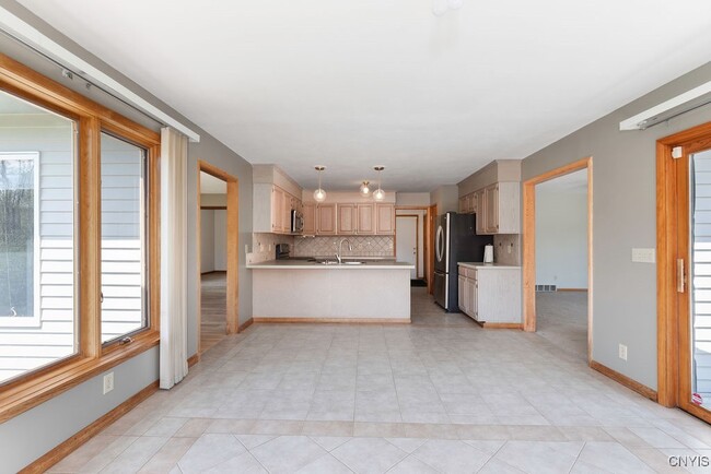 Building Photo - 3293 Greenleafe Dr