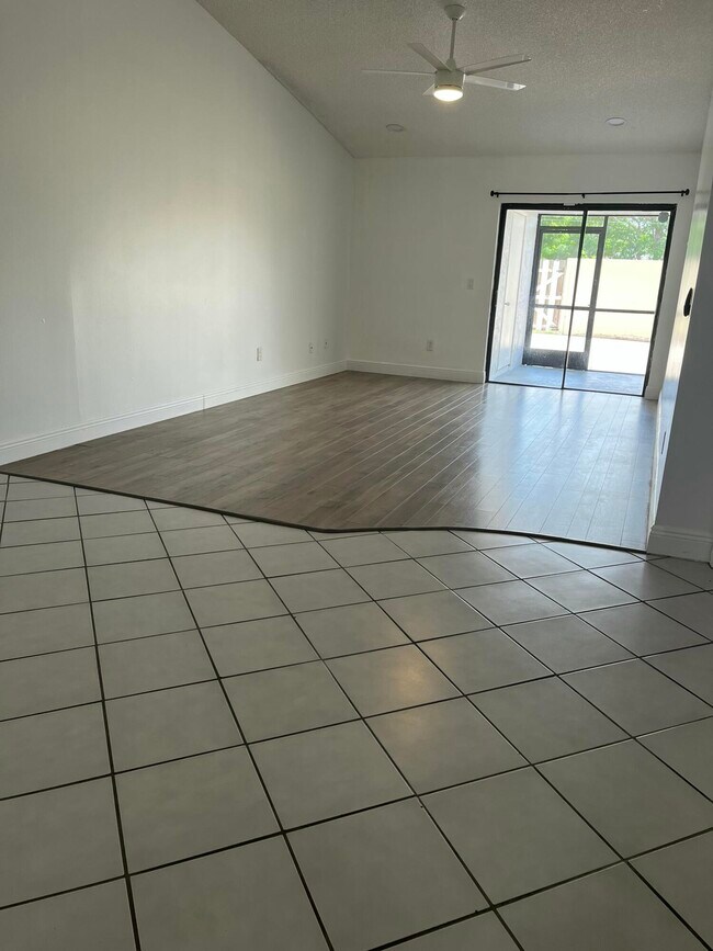Building Photo - 1296 White Pine Dr