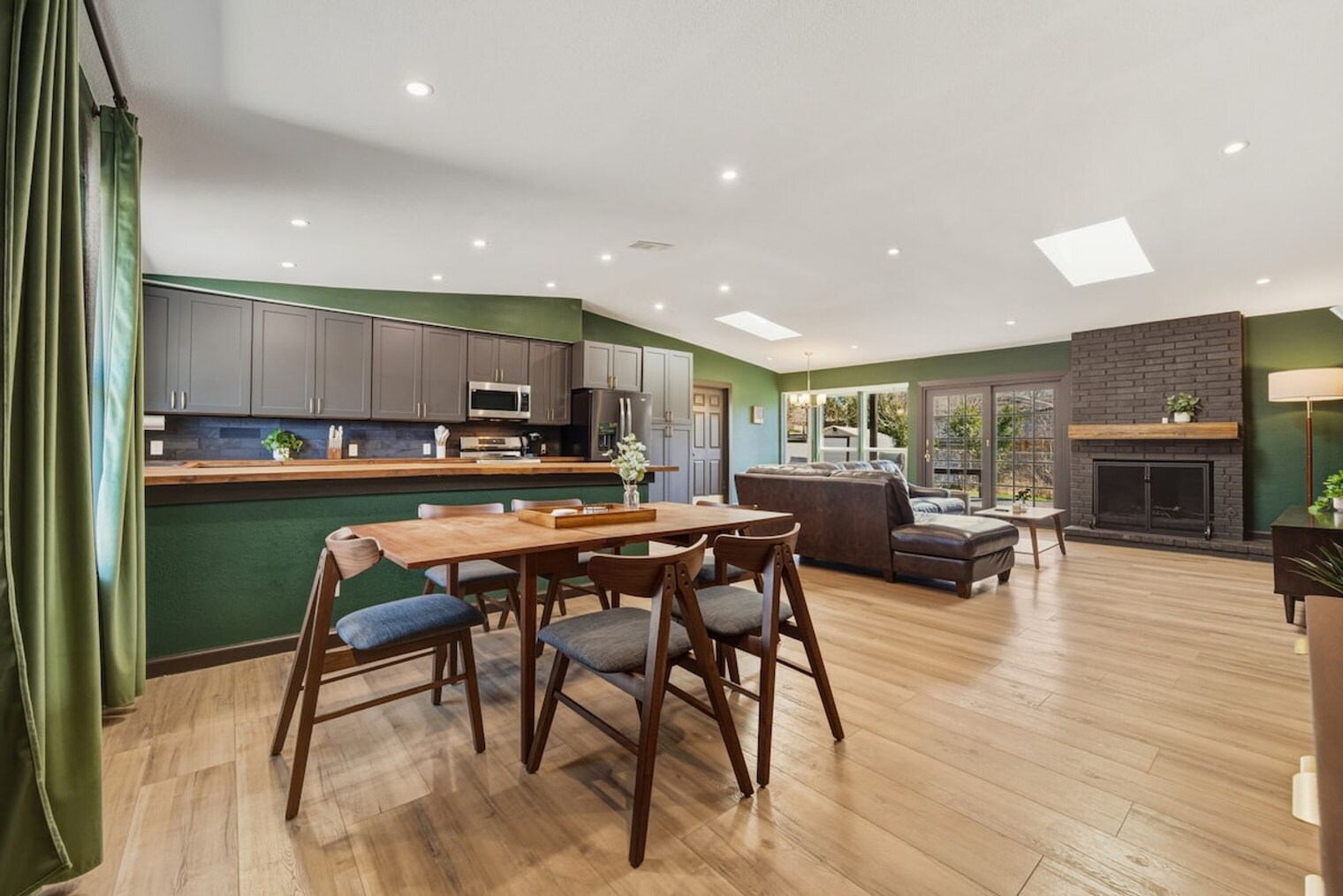 Building Photo - 4807 Carsonhill Dr