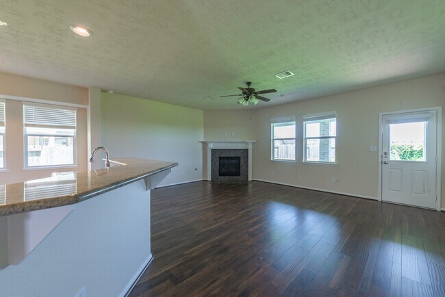 Building Photo - 26302 Fox Ridge Ln