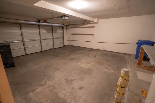 Building Photo - Charming 3-Bedroom Townhome with Dual Fireplaces and Pool Access in Stevenson Ranch!