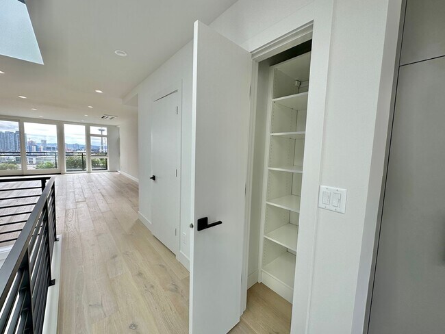 Building Photo - 507 Galer St