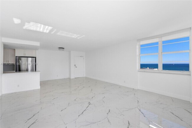 Building Photo - 336 N Birch Rd