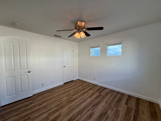 Building Photo - Stunning 4 Bedroom with 3 Bathroom Home in...