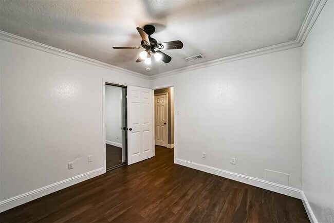 Building Photo - 8131 Split Oak Dr