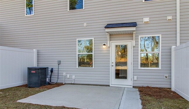 Building Photo - Elegant Townhome in Pooler