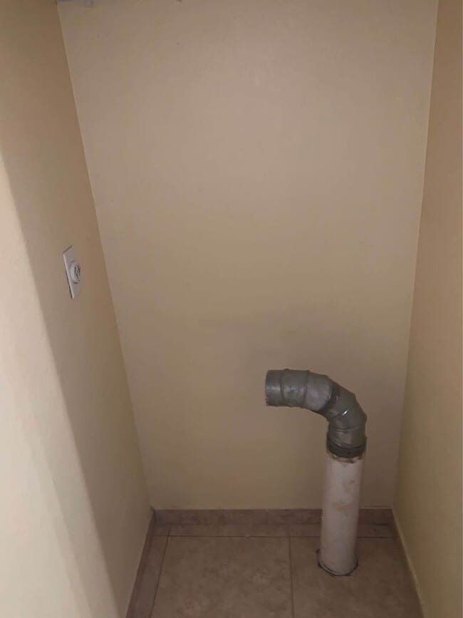 Building Photo - 2 bedroom 2 bath Condo  with Balcony in La...