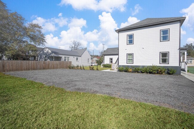 Building Photo - 637 E Anderson St