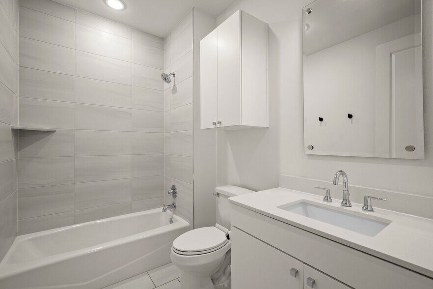 Building Photo - 2624 Metcalfe Rd