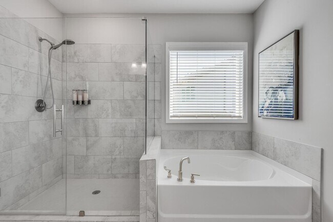 Building Photo - Bright, Modern, Spacious 4bd/3ba Home in Prime Scottdale Location