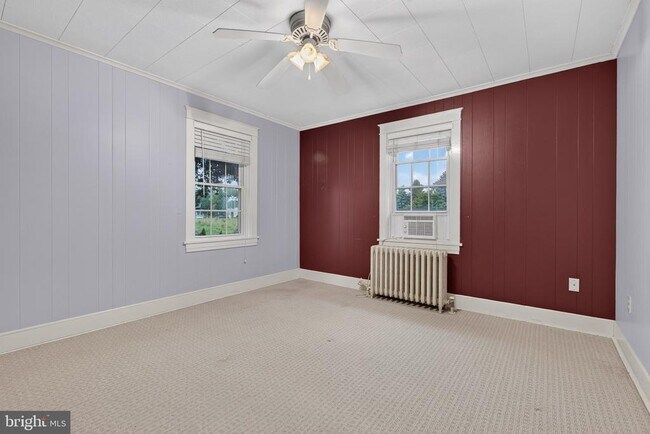 Building Photo - 832 Village Rd