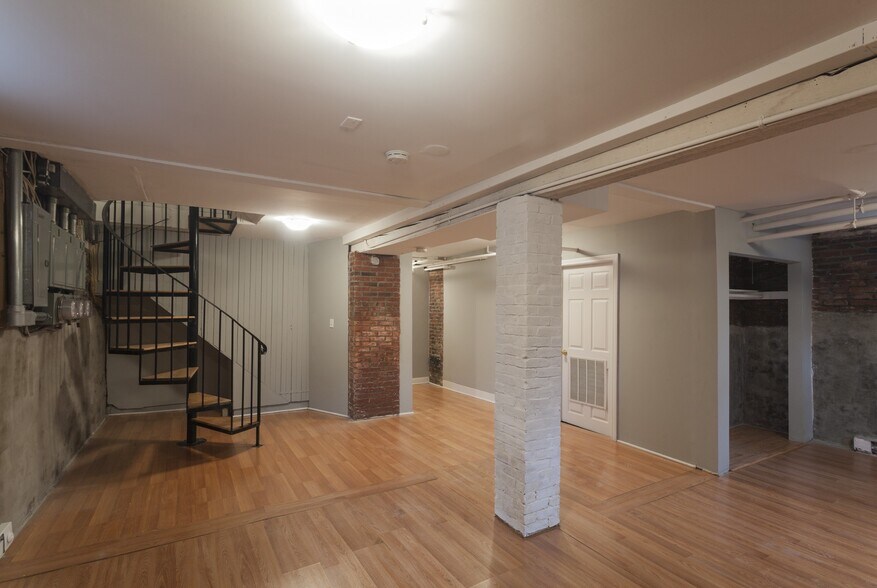 Building Photo - 38 Cherry St