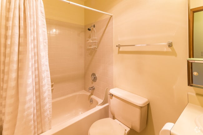 1BR, 1BA - 515 SF - Arctic Gardens