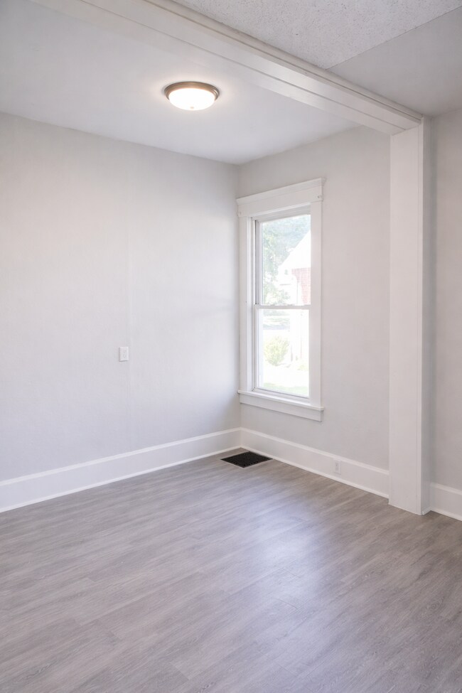 Building Photo - 2BR Canton Duplex