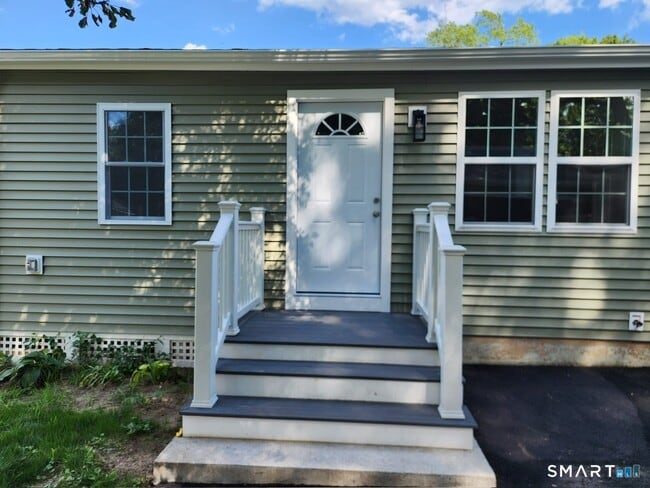 Building Photo - 44 Rosewood Ave