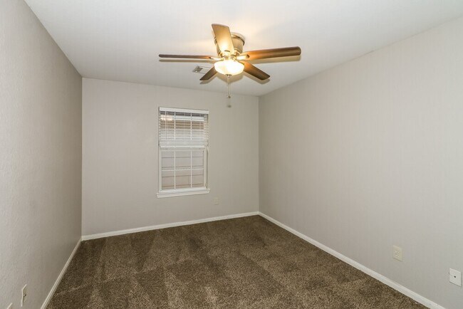 Building Photo - 11118 Opatrny Meadows Ln