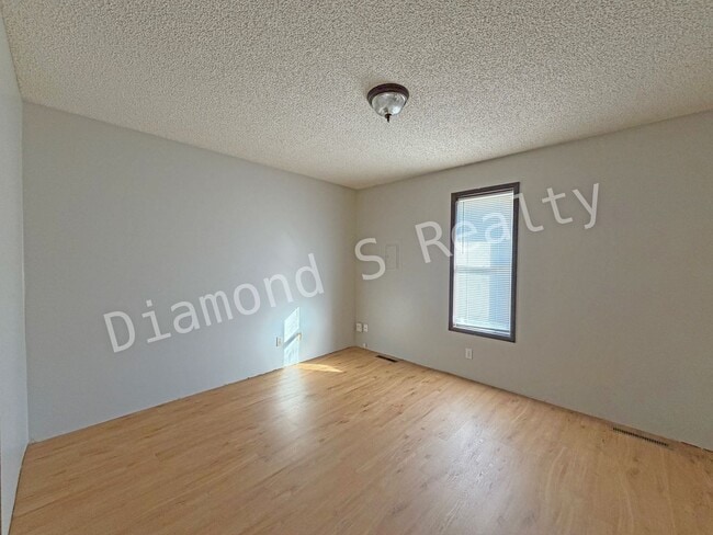 Building Photo - Spacious 2 Bedroom Duplex with Huge Parklike Backyard!