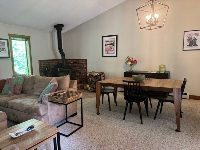 Building Photo - Short Term- 2 bedroom condo in Quechee- Fully Furnished