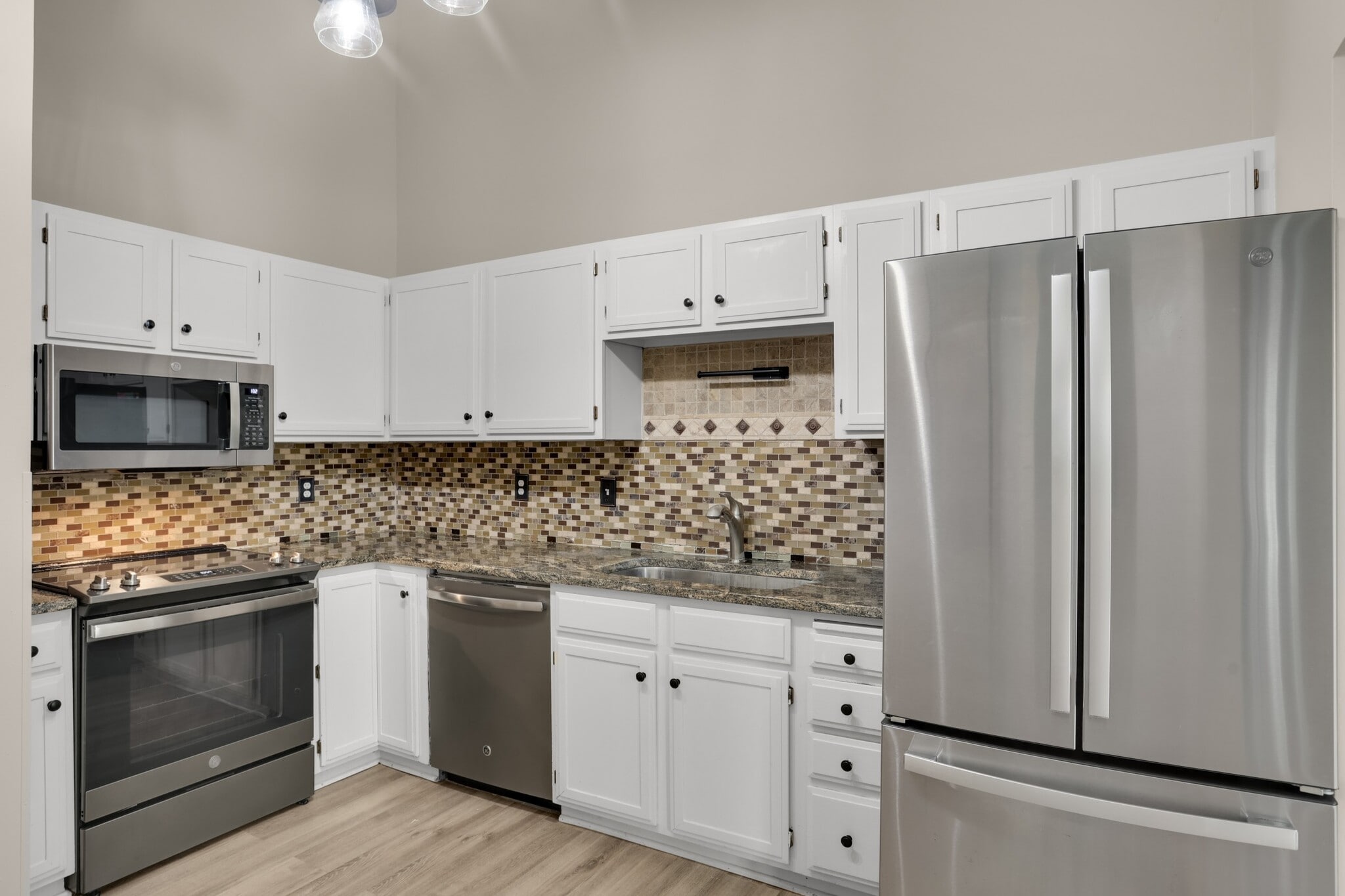 Building Photo - 3584 Blue Jay Way