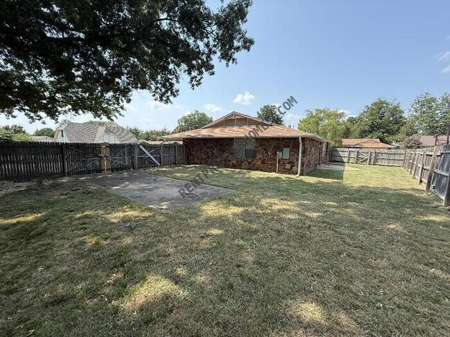Building Photo - 1237 N Ironwood Pl