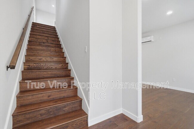 Building Photo - 216 E Fest St